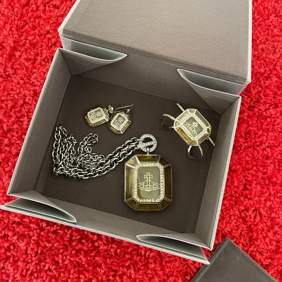 Vivienne Westwood VINTAGE BRAND NEW AW2011 Necklace Olive Green/Silver/Swarovski - Picture 5 of 11